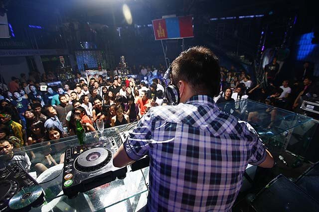 hire dj big quiz thing show perfect entertainment graduation parties
